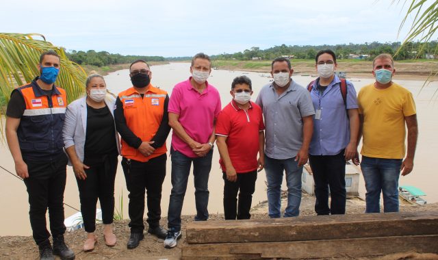 06 Dep. SineI sio Campos realiza visita teI cnica aI s aI reas afetadas Ella vazante em Boca do Acre 640x380 1