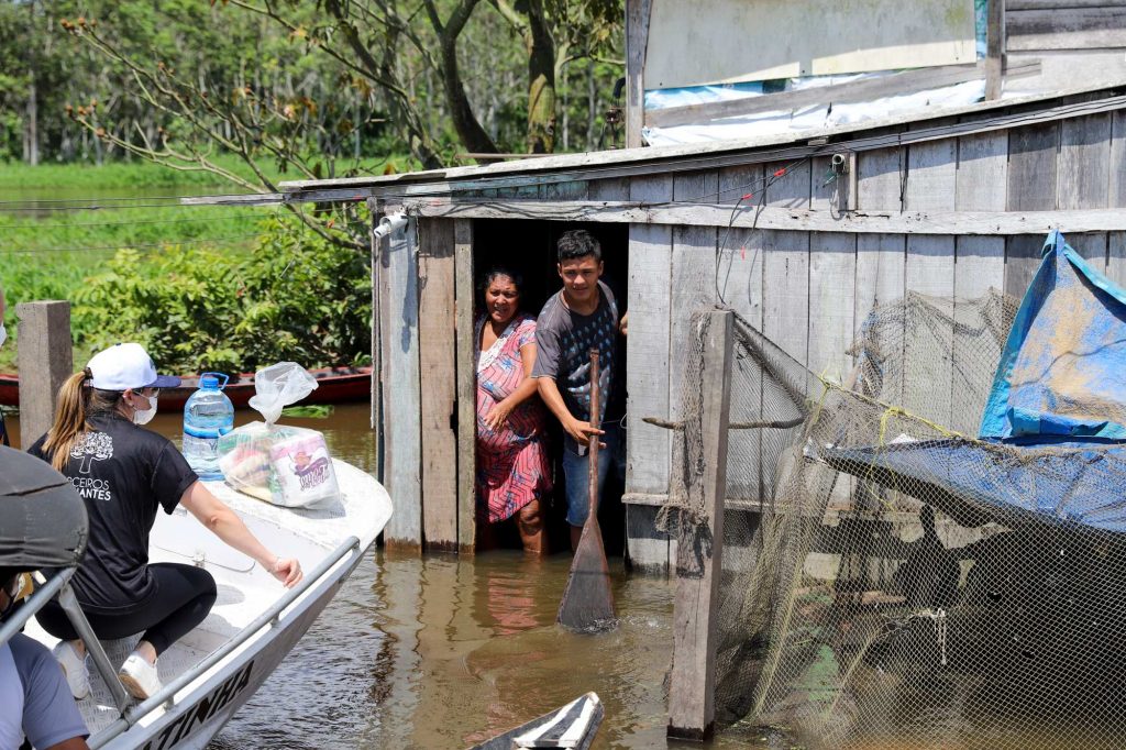 SEAS Iranduba Baixio Alimentacao Prevencao Barco Moradores Assistencia 1 1024x682 1