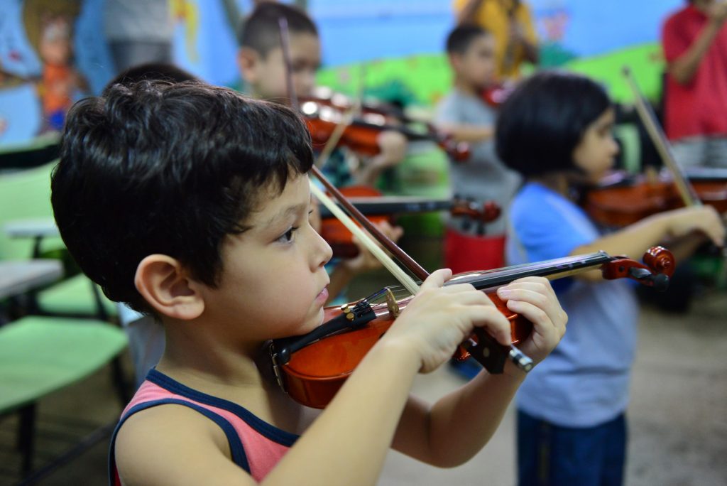 criancas violino liceu 1024x684 1