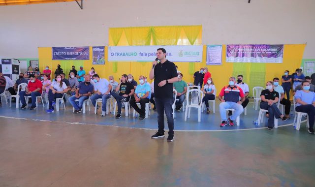 01 Dep. Saullo Vianna participa do lancI amento de programas de ajuda a Manacapuru e Novo AiraI o 640x380 1