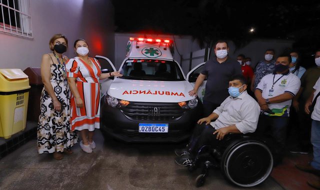 07 Dep. Roberto Cidade entrega ambulaI ncia e equipamentos ao SPA Joventina Dias com recursos de emendas 640x380 1