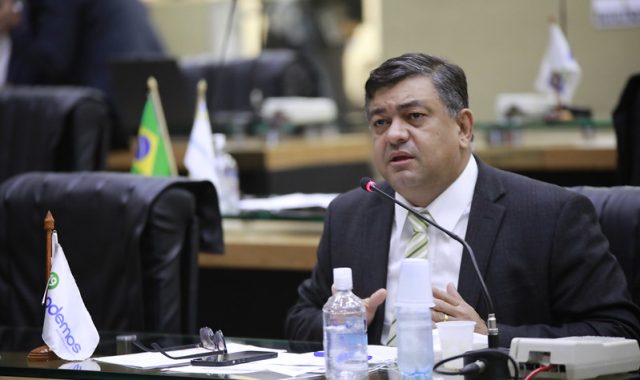 17 Dep. Dermilson Chagas a a Governo quer contrair diI vida de R 15 bilhaI o apesar de estar com superavita diz Dermilson Chagas 640x380 1