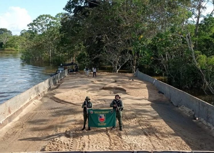 Informe Manaus Agentes Da Base Arpão Apreendem Embarcação Após