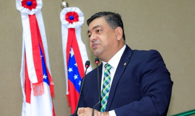 DEPUTADO DERMILSON CHAGAS creI dito da foto MaI rcio Gleyson 640x380 1