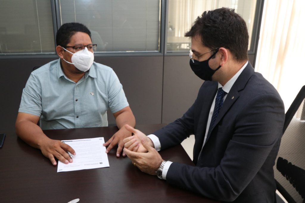 Defensor publico geral Thiago Nobre Rosas e o prefeito interino de Tabatinga Plinio Cruz 2 1024x682 1