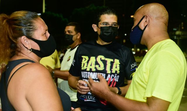 07 Dep. JoaI o Luiz Frente Parlamentar CristaI da ALEAM faz campanha a Bastaa na Ponta Negra 640x380 1