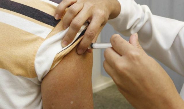 09 Diretoria de SauI de realiza vacinacI aI o contra H1N1 nesta quarta feira 640x380 1