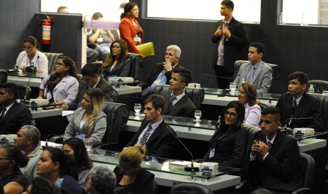 20 Assembleia Legislativa daI iniI cio aI s atividades da 13a edicI aI o do Parlamento Jovem 640x380 1