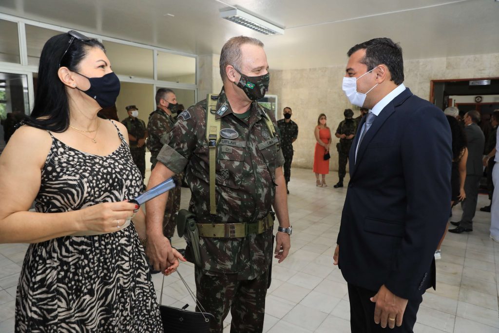 Governador Wilson Lima e general Furlan durante passagem de comando no CMA Foto Arthur Castro Secom 1024x683 1