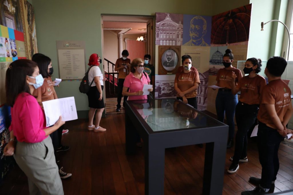 Treinamento para visitas com audiodescricao no Teatro Amazonas 2 1024x682 1