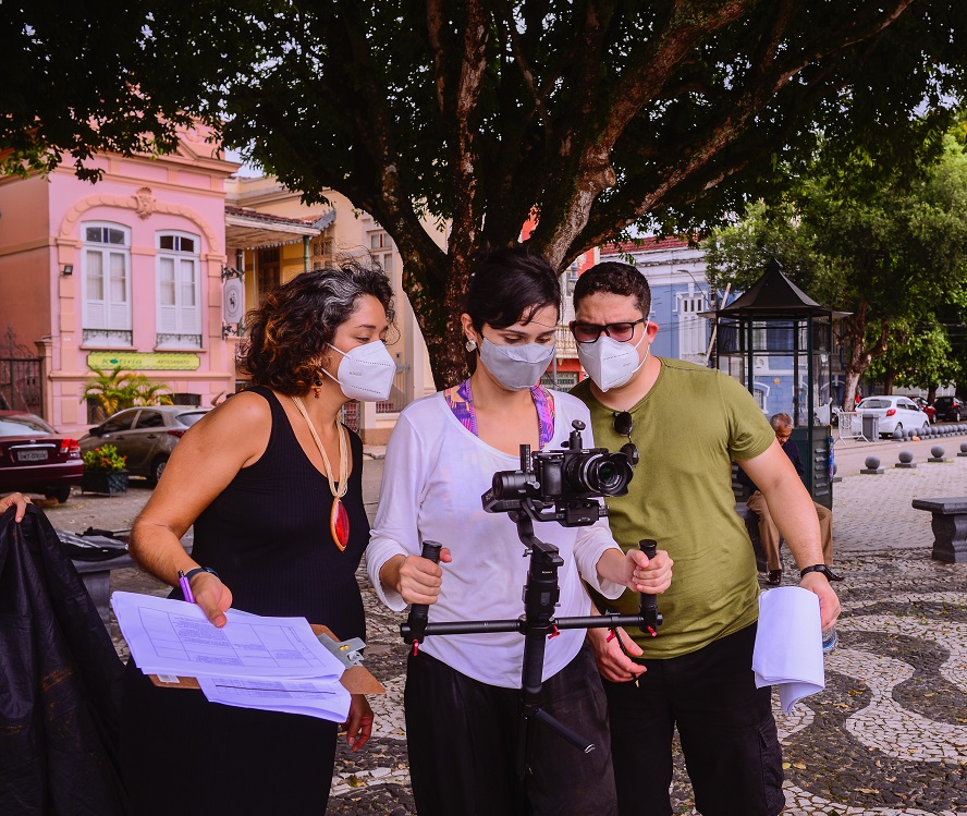 Amazonas em Libras 52 Os diretores da webserie Natalia Lucas esq e Ednilton Barreto dir trabalharam em conjunto para levar um conteudo para os surdos e ouvintes.