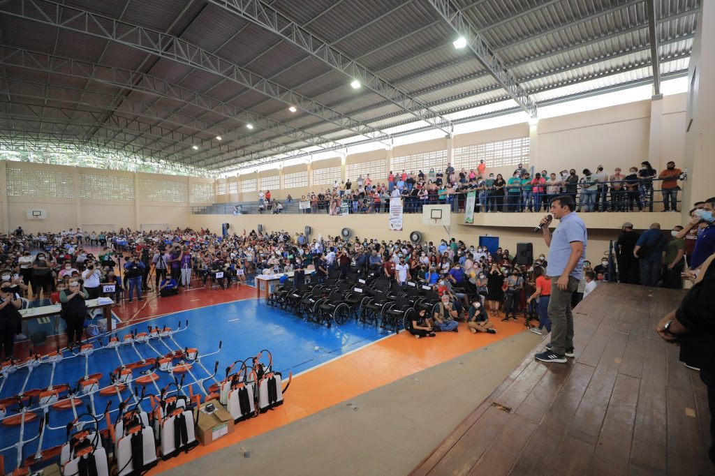 Governador Wilson Lima entrega cadeiras de rodas em Presidente Figueiredo 2 Foto Diego Peres Secom 1024x682 1