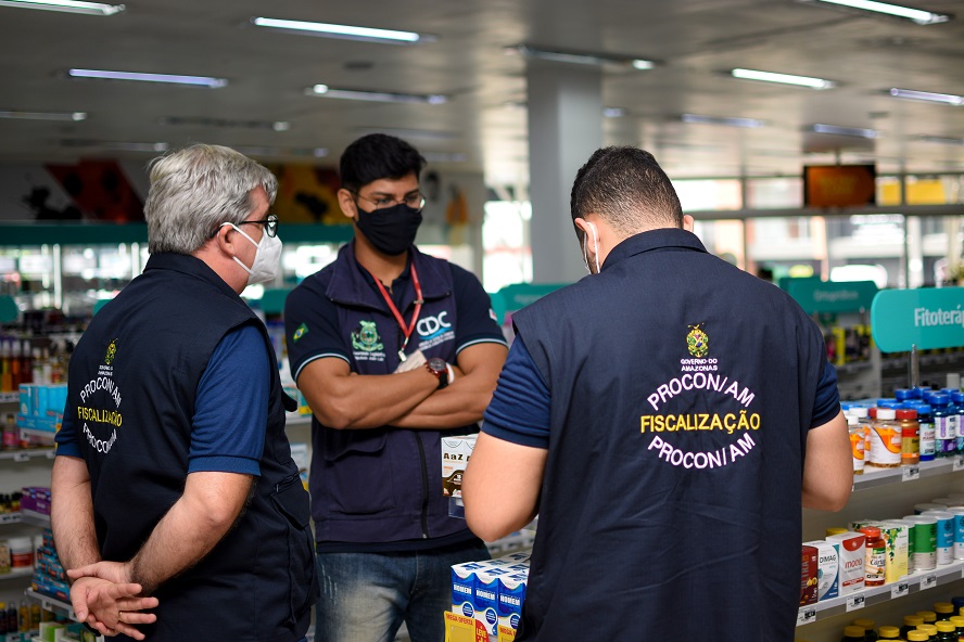 Fiscais do Procon AM notificam drogaria em Manaus Foto Joao Pedro Sales Procon AM