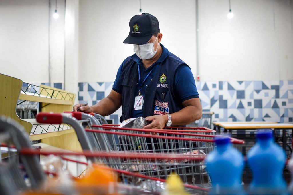 Fiscalizacao do Procon AM em supermercado no Centro de Manaus Foto Joao Pedro Sales Procon AM 1 3 1024x683 1