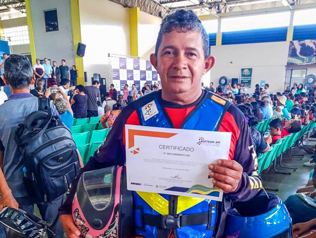 Mototaxista Ronaldo das Chagas Recebeu certificado 1024x772 1