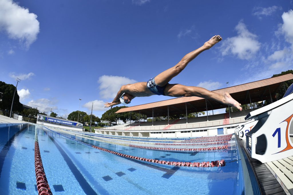 Caio Arcos treino na piscina da Vila foto Mauro Neto Faar 1024x683 1