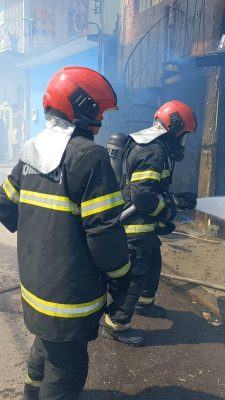 Bombeiros preservam de incendio mais de 50 casas no Japiim 3 225x400 1