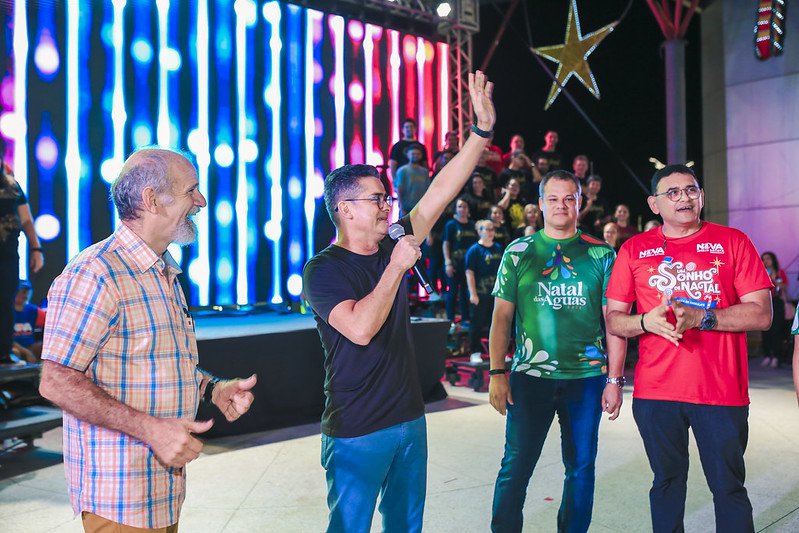 Informe Manaus - Prefeito David Almeida acompanha último ensaio de 'Um  Sonho de Natal' e convida população para prestigiar apresentação na Ponta  Negra