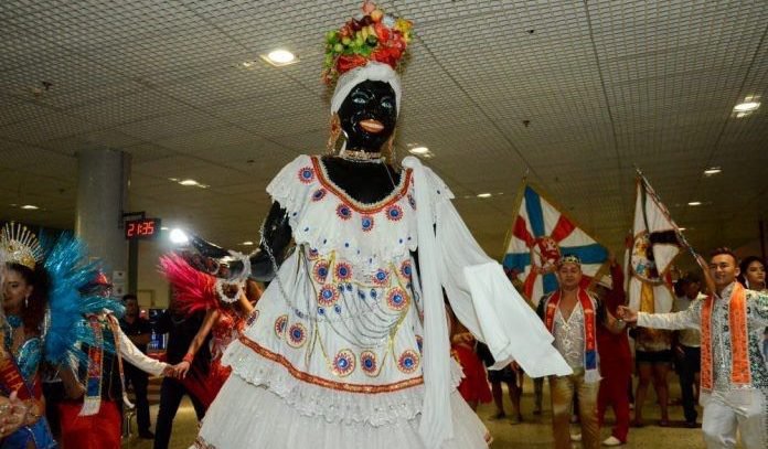 Kamelia chega a Manaus e abre oficialmente o Carnaval 2023 neste sabado 7 1 696x407 1