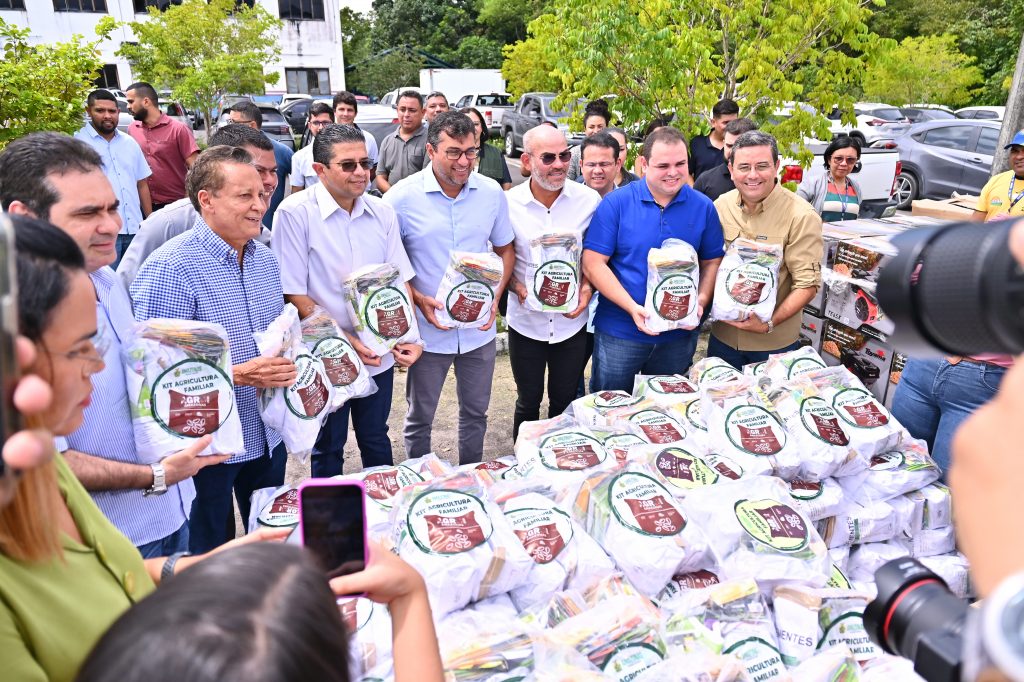 05 Dep. Roberto Cidade Presidente Roberto Cidade destaca iniciativas da Aleam em favor do setor primaCC81rio durante entrega de insumos pelo Governo estadual 1024x682 1