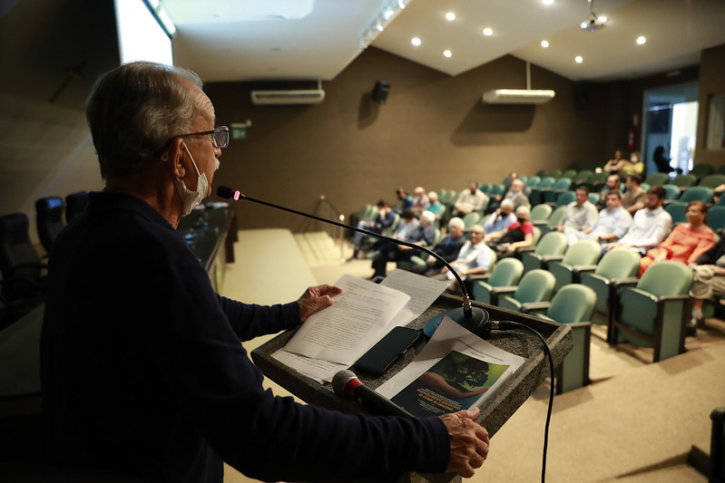 06 Assembleia Legislativa sedia lancCCA7amento de livro sobre Desenvolvimento SustentaCC81vel