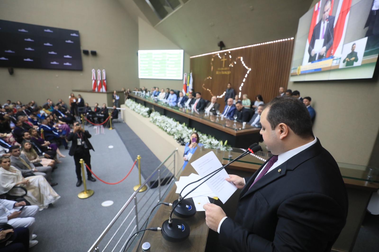 10 Deputado Roberto Cidade eCC81 reeleito presidente da Assembleia Legislativa do Amazonas com votos de todos os deputados