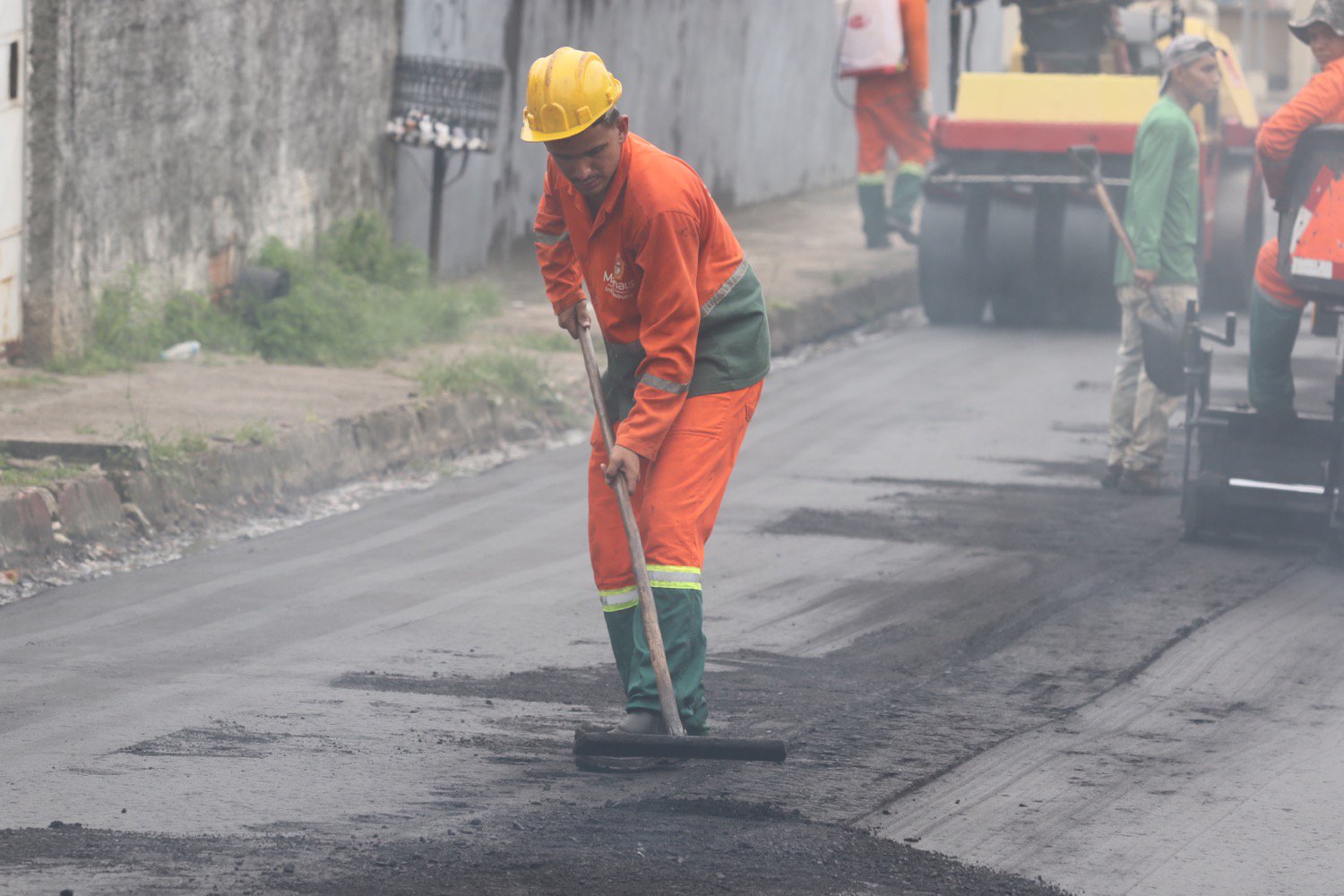 A Prefeitura de Manaus por meio da Secretaria Municipal de Infraestrutura concentra os trabalhos de recapeamento asfaltico na rua Santa Isabel no bairro Vila da Prata