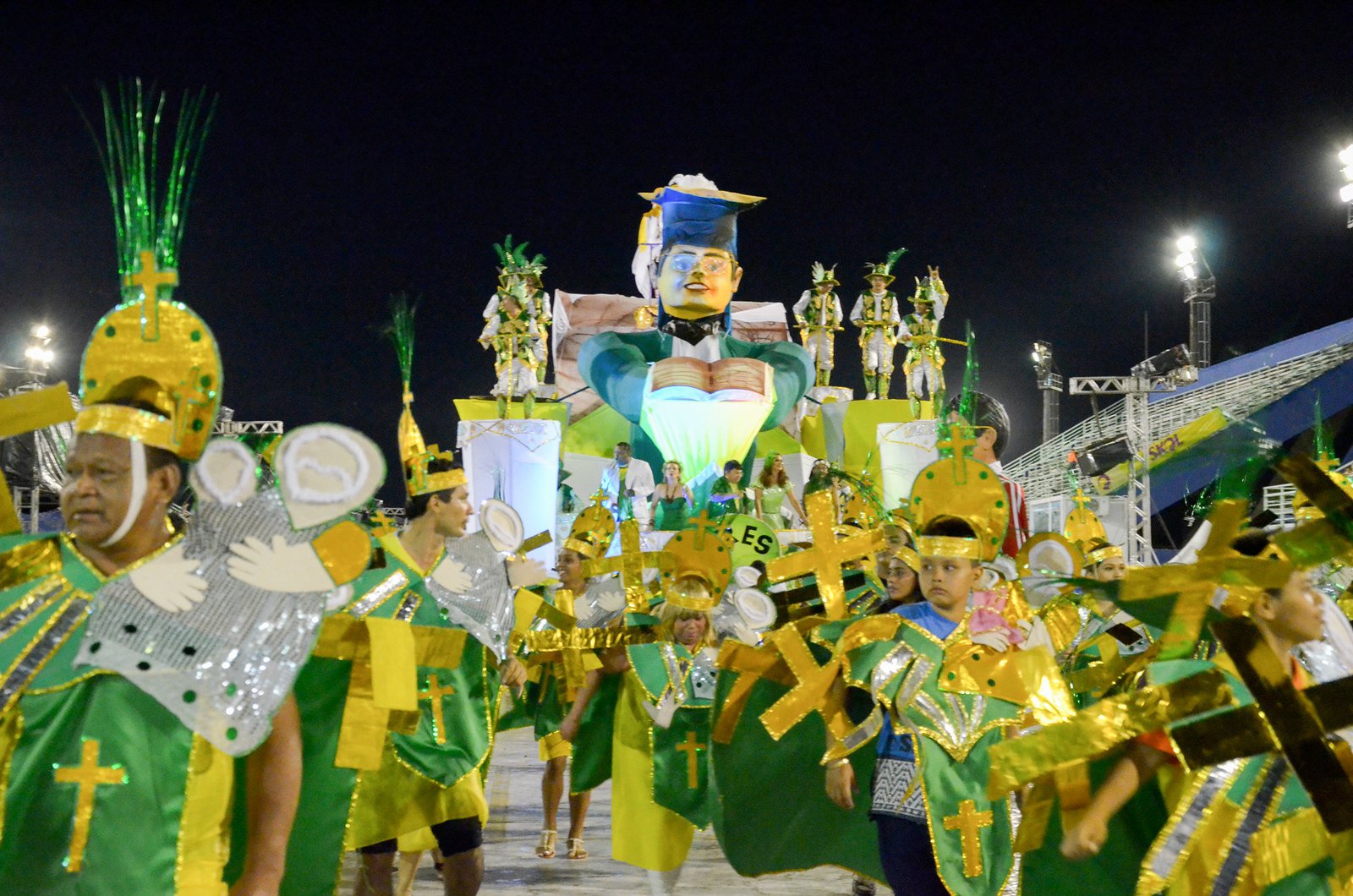 Desfile das escolas de samba movimenta economia na capital