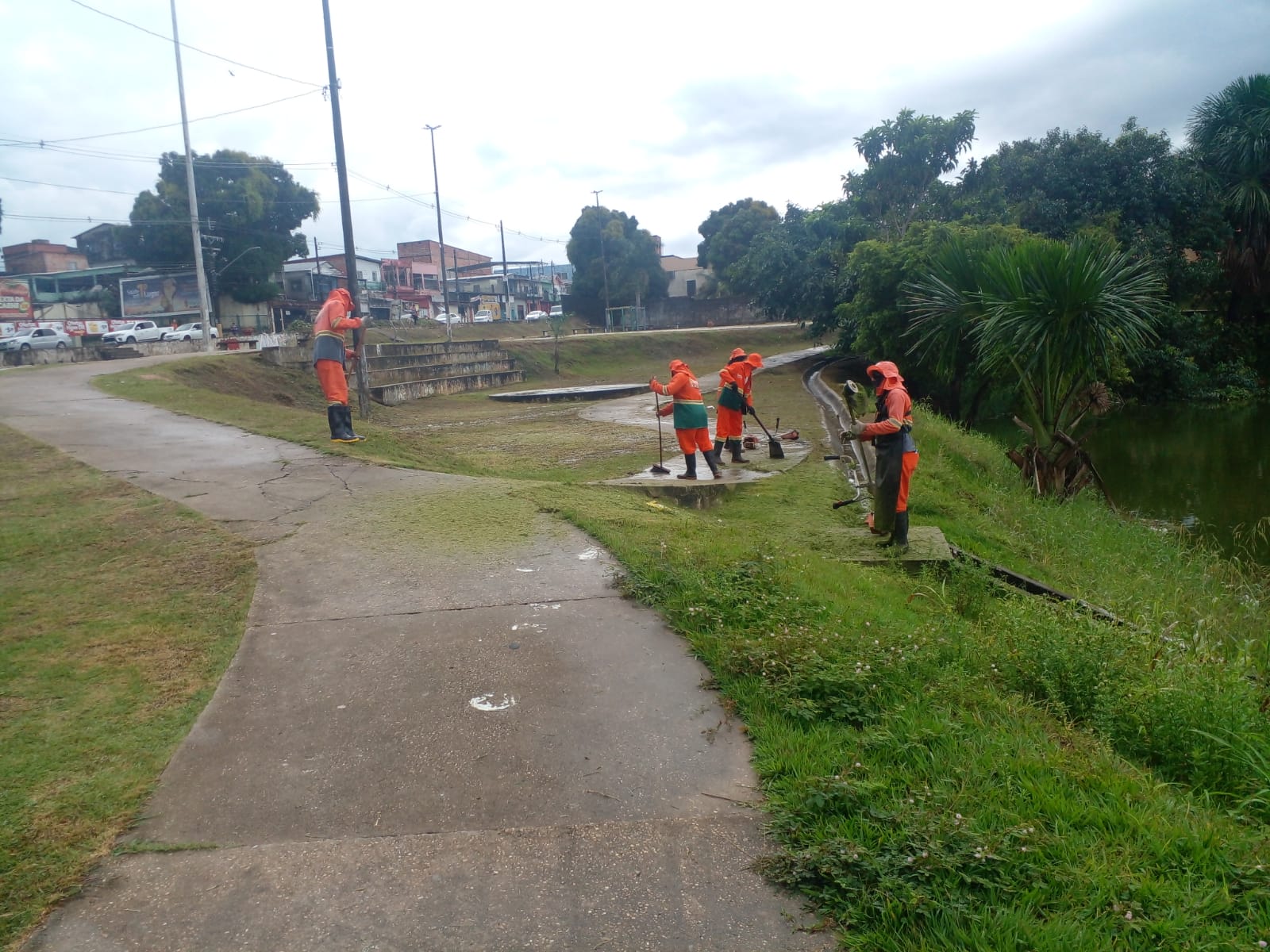 Praca da Gloria recebe servicos de limpeza da Prefeitura de Manaus 2