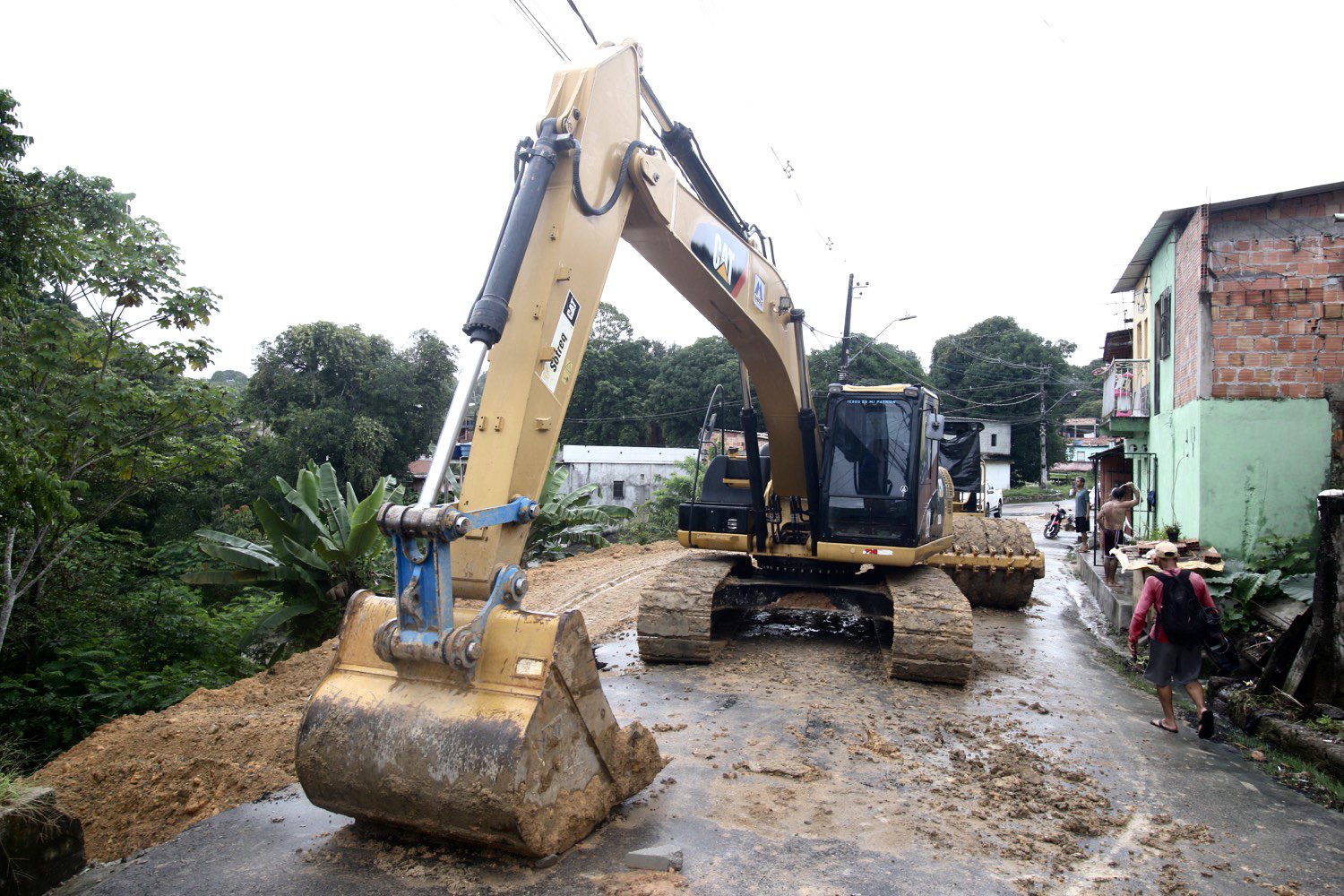 Prefeitura de Manaus atua em obra de contencao de erosao no bairro Colonia Antonio Aleixo 2