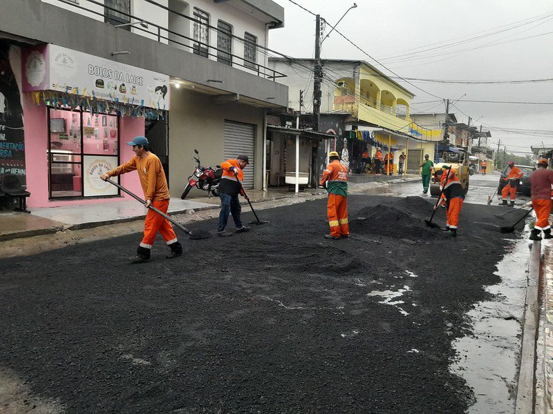 Prefeitura de Manaus intensifica servicos de recuperacao asfaltica na Comunidade Mundo Novo