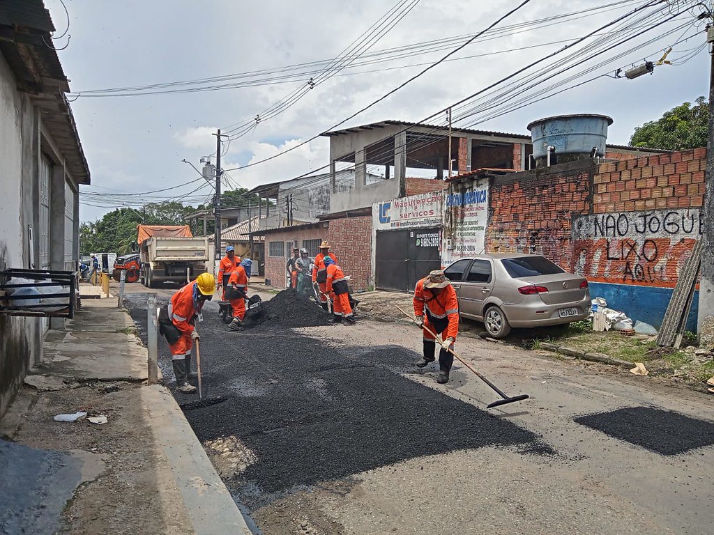 Prefeitura de Manaus leva servicos de infraestrutura para o bairro da Paz