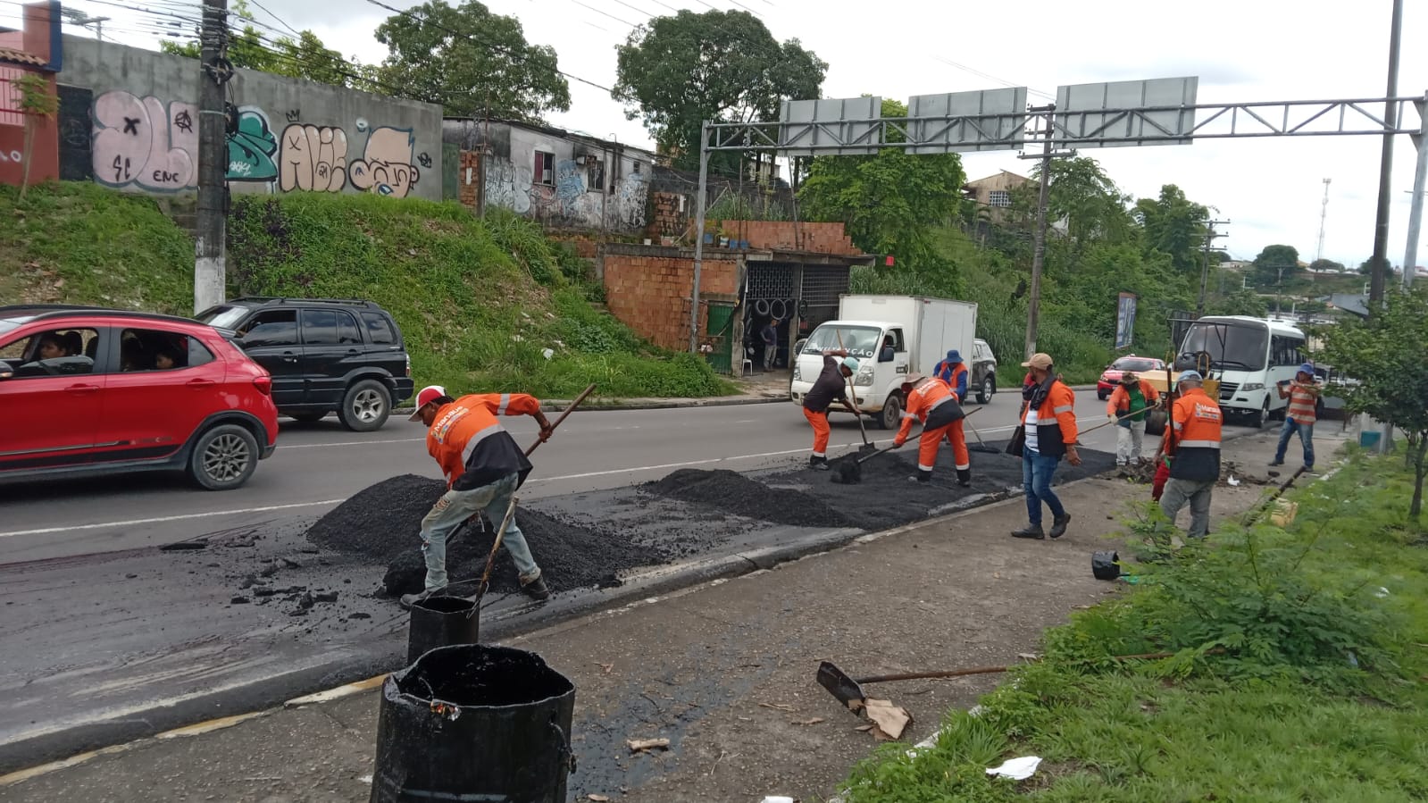 Prefeitura de Manaus realiza manutencao em asfalto das avenidas Noel Nutels e Governador Jose Lindoso 1