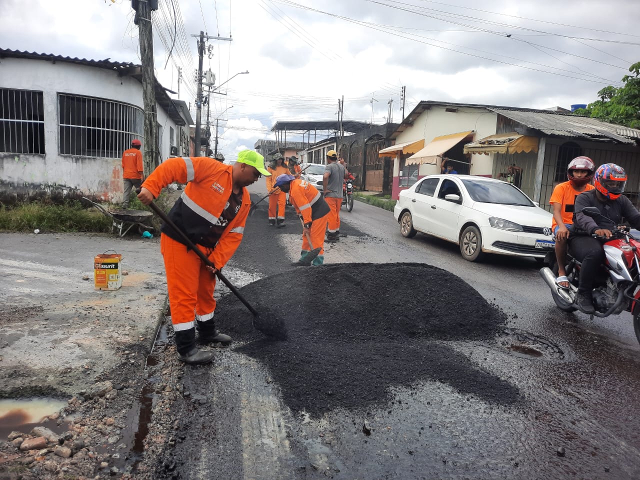 Prefeitura de Manaus realiza recuperacao asfaltica no bairro Cidade Nova