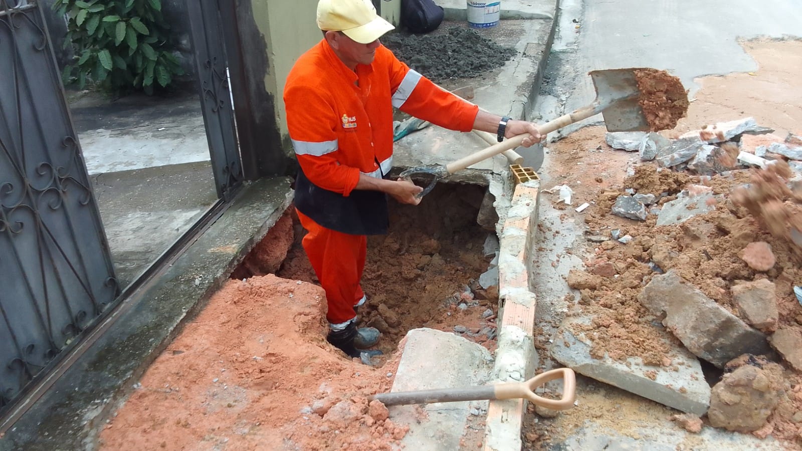 Prefeitura de Manaus recupera rede de drenagem danificada por acumulo de lixo no bairro Alvorada 1