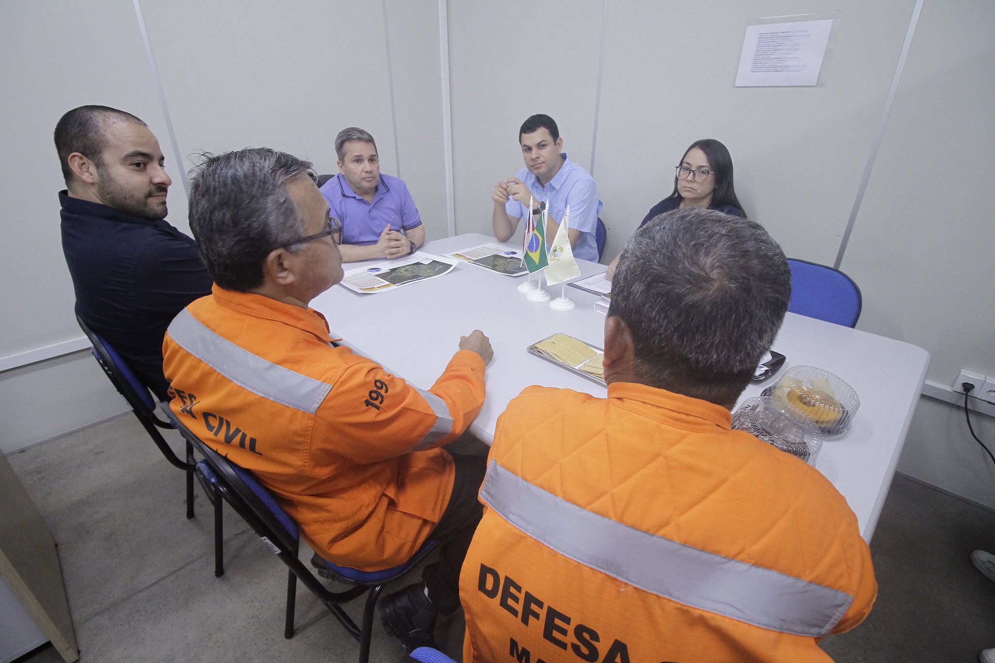 Prefeitura recebe deputado federal Saullo Viana e discute investimento de recursos para a Defesa Civil de Manaus