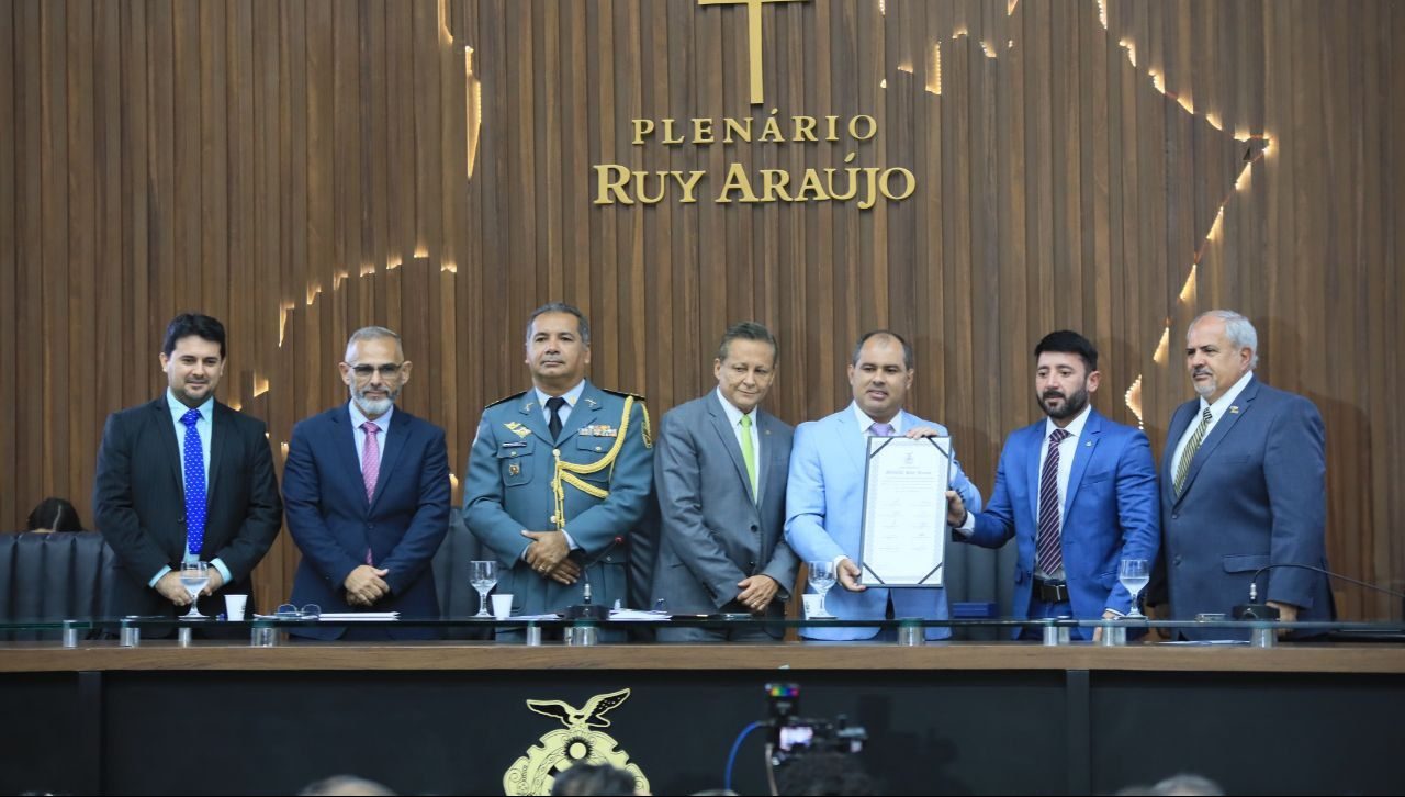 13 Assembleia Legislativa concede Medalha Ruy ArauCC81jo ao presidente do Inmetro MaCC81rcio Brito 1 e1679429047246