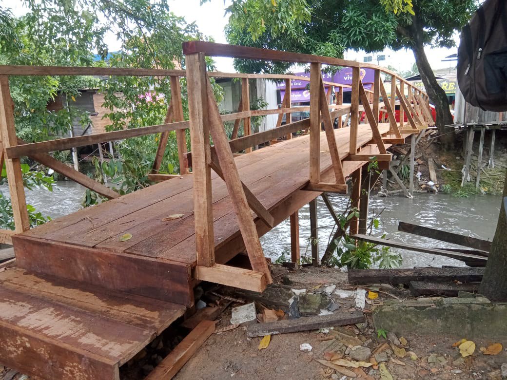 Prefeitura de Manaus constroi ponte de madeira para levar acessibilidade aos moradores do bairro Japiim