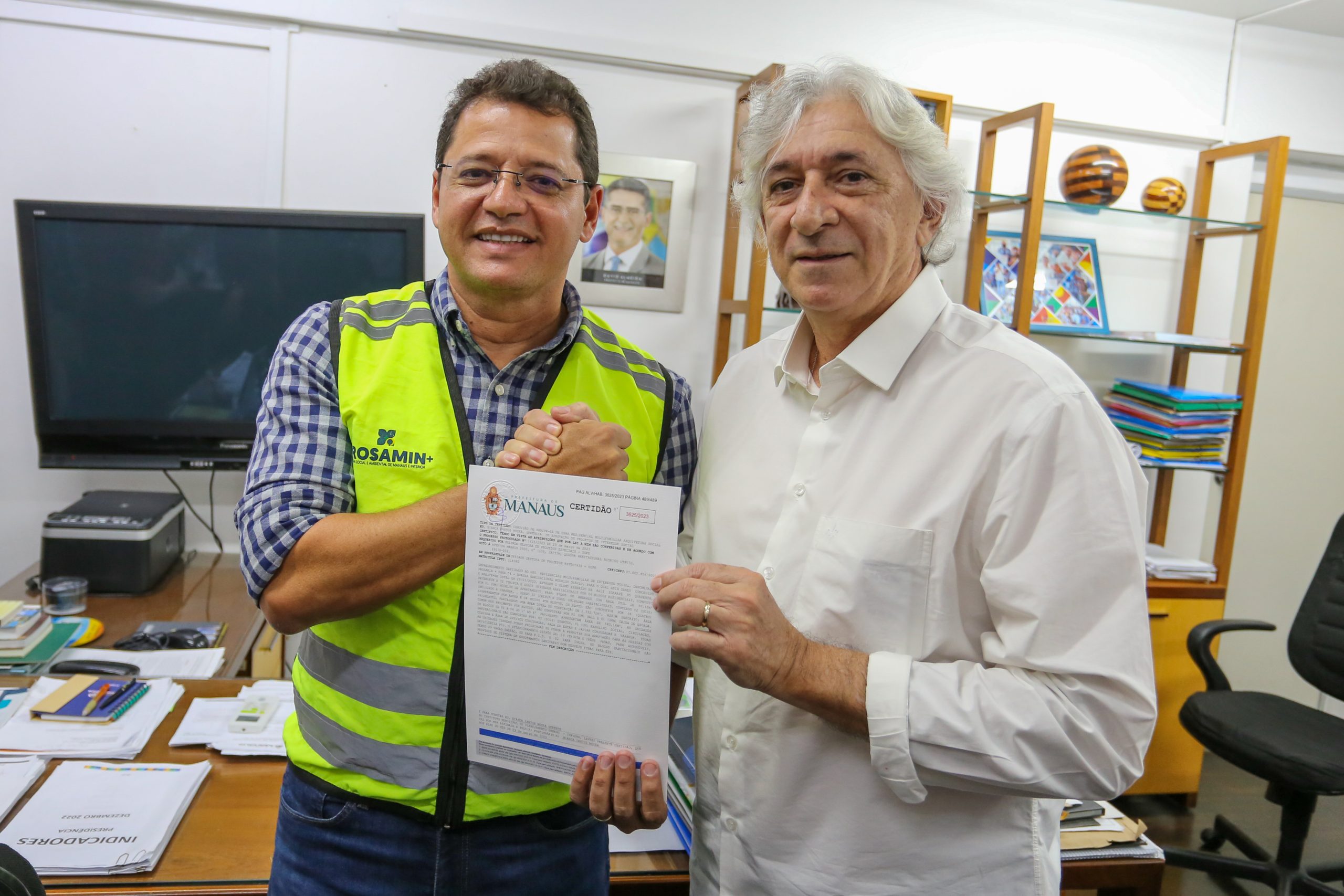 Prefeitura de Manaus entrega Habite se total do primeiro conjunto do Prosamin 3 scaled 1