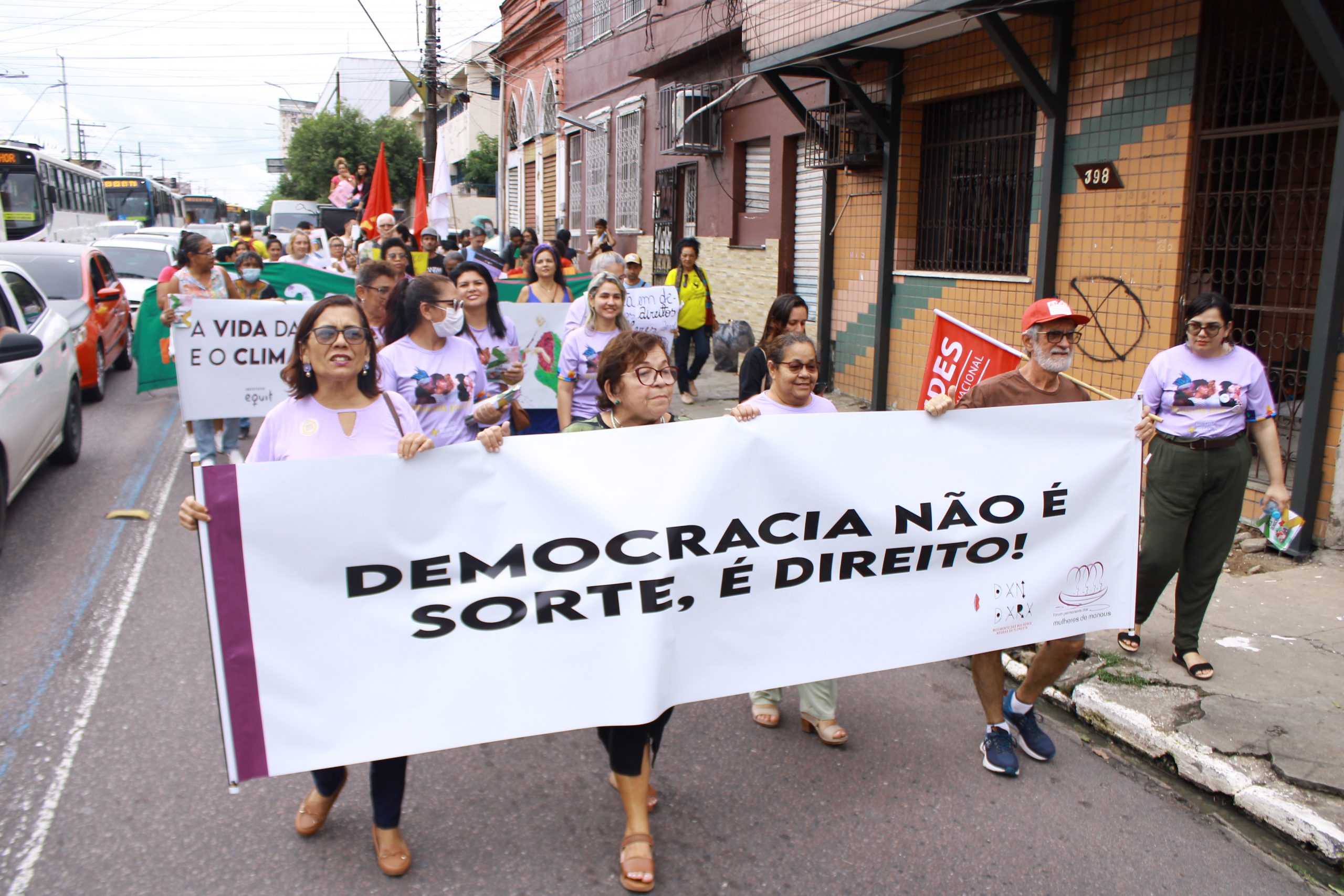 Prefeitura de Manaus participa de passeata em prol do combate a violencia contra a mulher scaled 1
