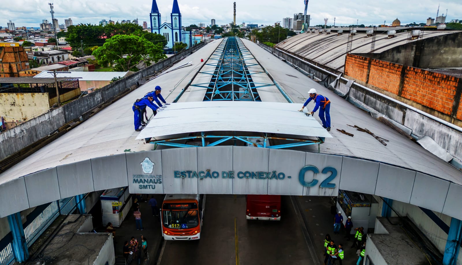 Prefeitura de Manaus segue com reforma do Terminal 2 com troca de telhas e pintura do local 2
