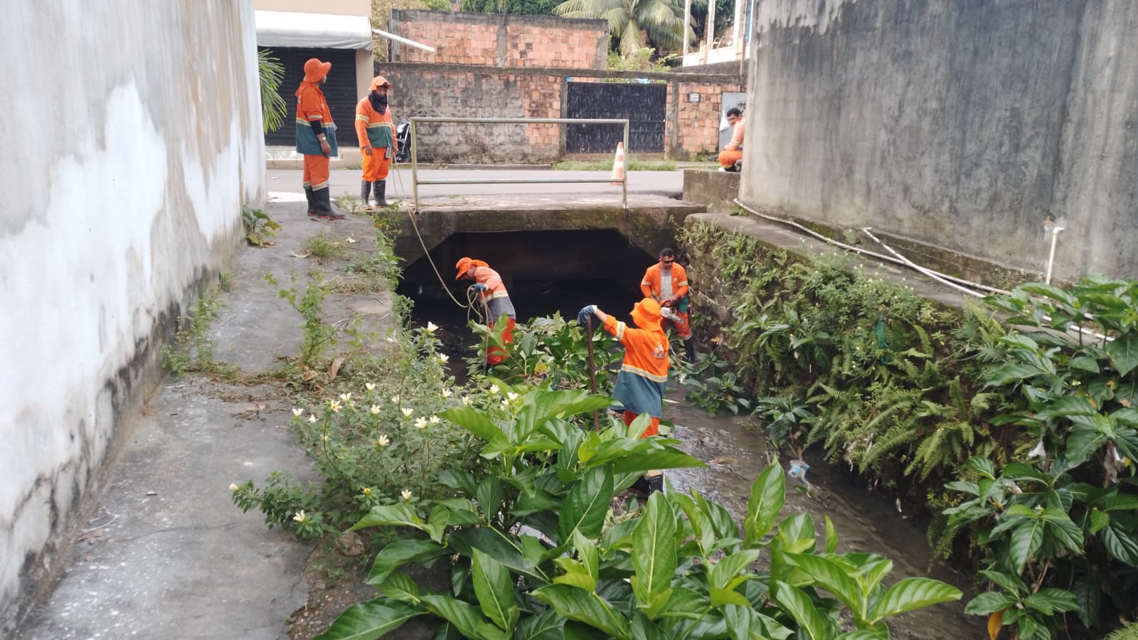 Prefeitura intensifica limpeza de igarapes neste periodo chuvoso