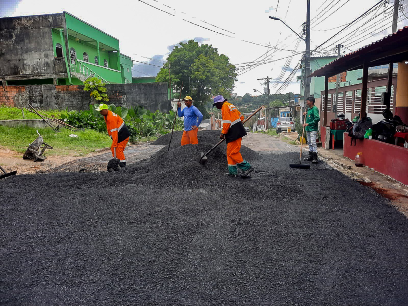 Prefeitura intensifica recuperacao asfaltica de ruas do Campo Dourado 2