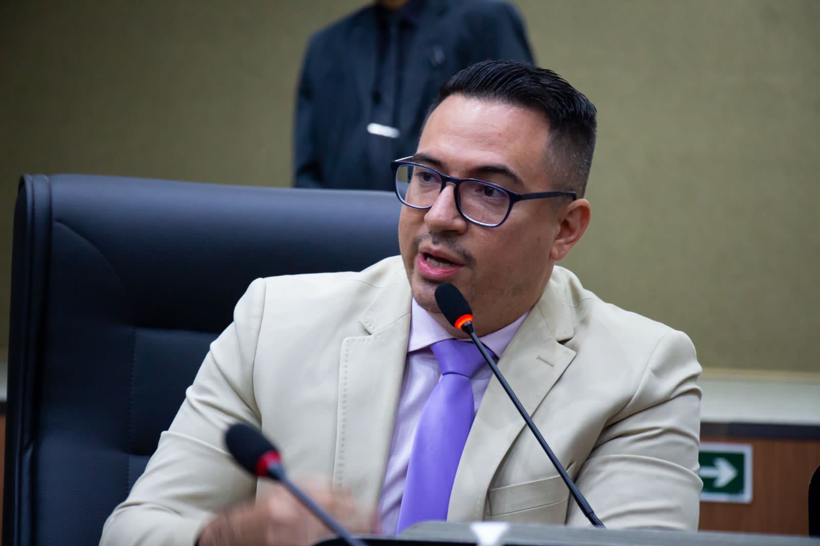 Rodrigo Guedes anuncia doacao do aumento salarial para as familias da tragedia do Jorge
