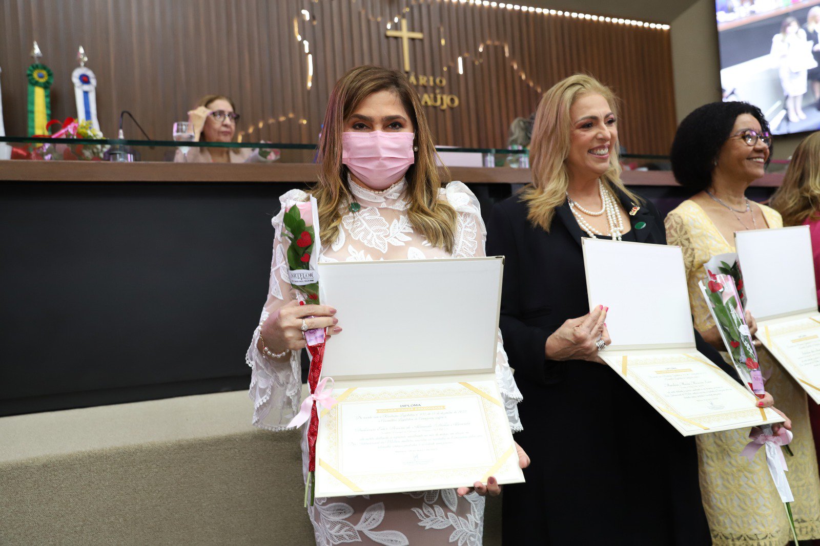 Secretaria de Educacao Municipal recebe Diploma Mulher Cidada Amazonense 2