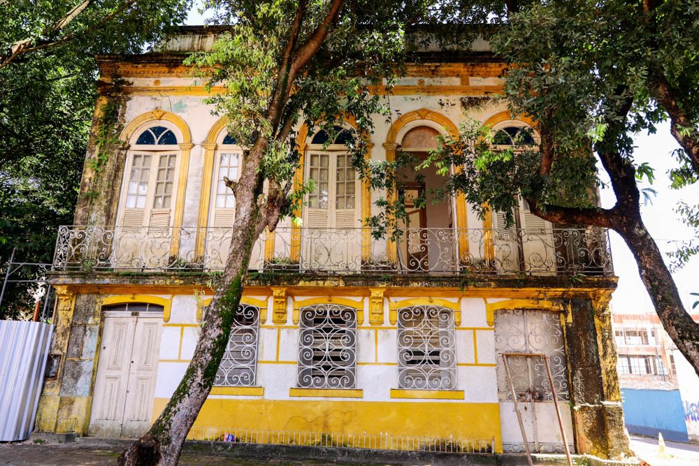 Intervencoes da Prefeitura de Manaus do programa E28098Nosso Centro avancam com demolicao e limpeza na fachada de casarao historico 12