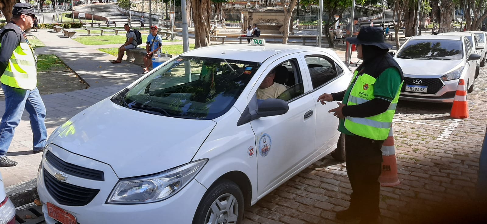 Prefeitura de Manaus fiscaliza servicos de taxi no Centro 2