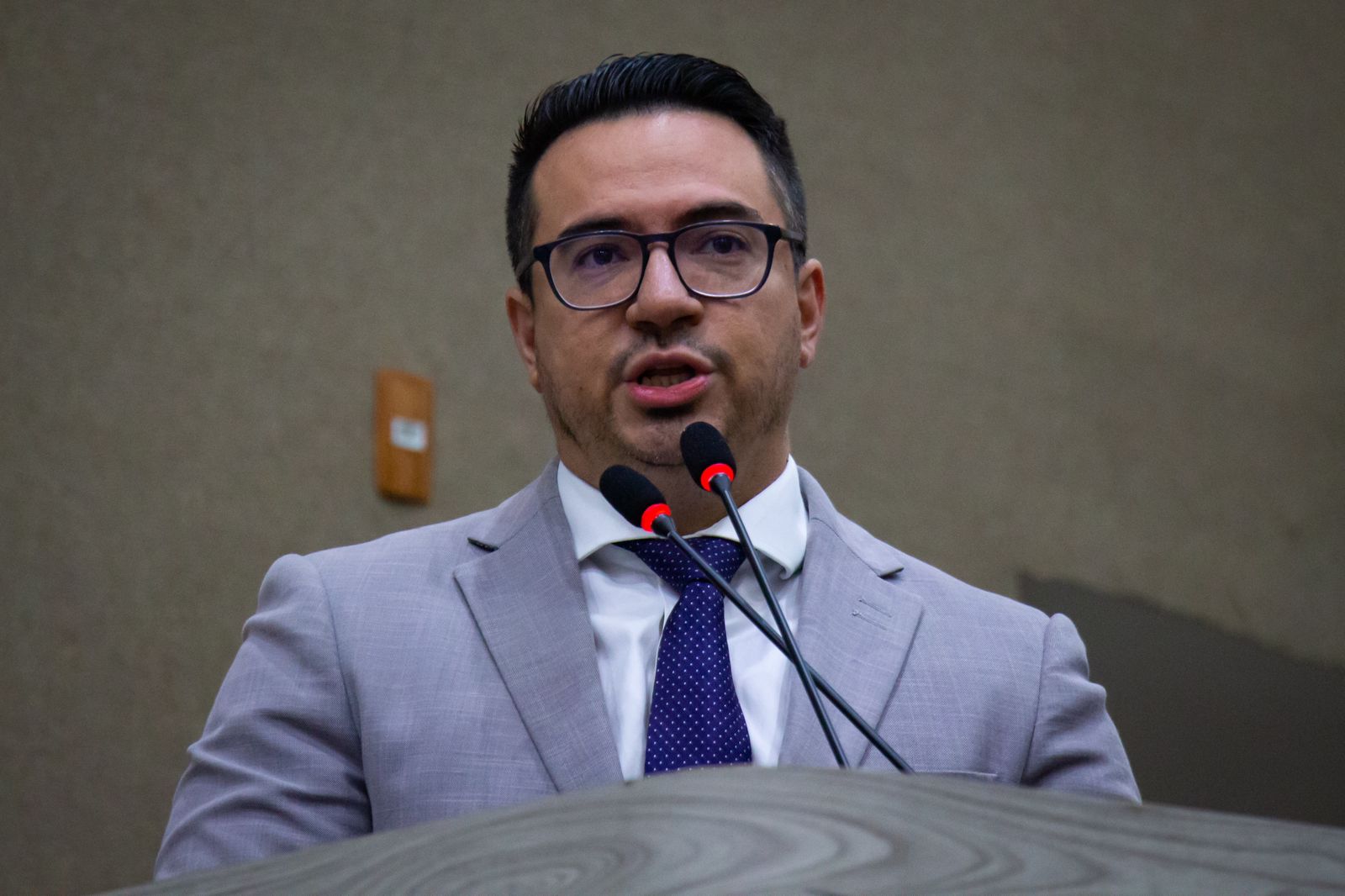 Vereador Rodrigo Guedes apresenta PL que obriga seguranca armada nas escolas municipais de Manaus