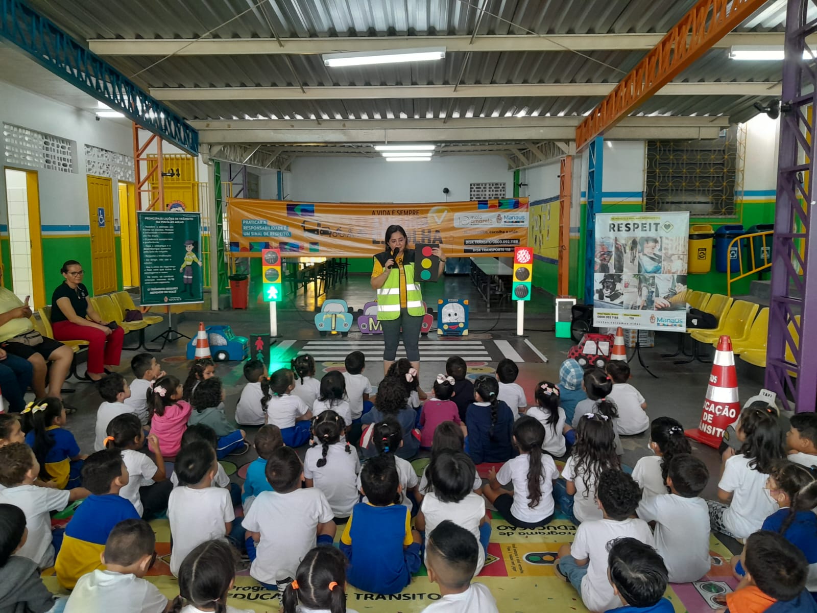 Prefeitura de Manaus realiza acao de educacao para o transito para conscientizacao e seguranca viaria 1