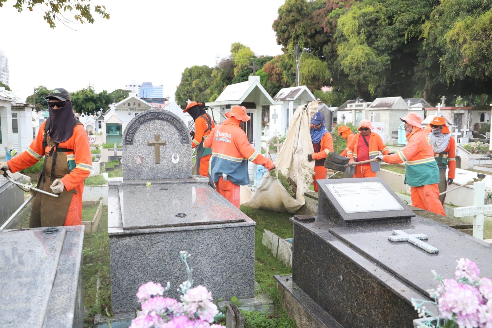 Prefeitura intensifica limpeza nos cemiterios de Manaus para a visitacao no Dia das Maes 6